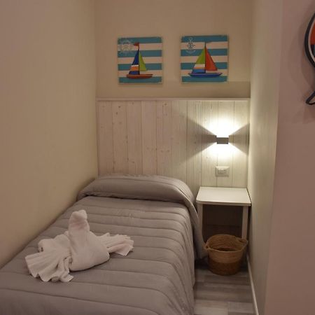 B&B Marina Blu Giardini-Naxos Kültér fotó