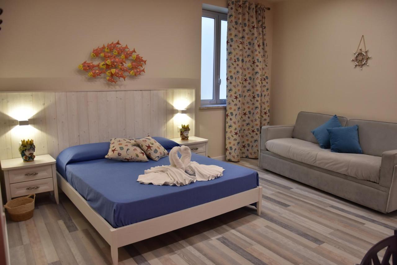 B&B Marina Blu Giardini-Naxos Kültér fotó