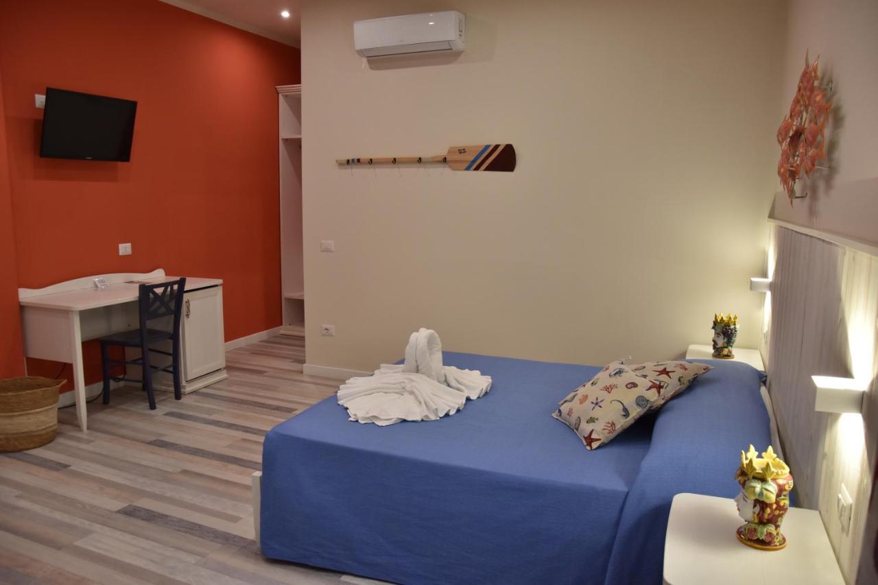 B&B Marina Blu Giardini-Naxos Kültér fotó